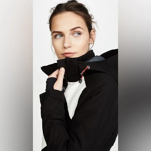 PERFECT MOMENT Chevron Hooded Quilted Ski Jacket in Black White